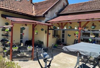 Casă cu 4 camere cu Teren 900 Mp în Central
