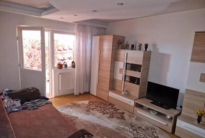 Apartament 2 camere, decomandat - zona Tractorul - 1