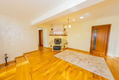 Casă cu 6 camere cu Teren 2823 Mp în Tăuții de Sus - 2