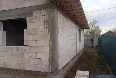 Casă cu 3 camere cu Teren 1700 Mp în Jugureni - 4