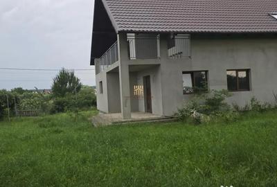 Casă cu 5 camere cu Teren 1483 Mp în Mitocu Dragomirnei - 1
