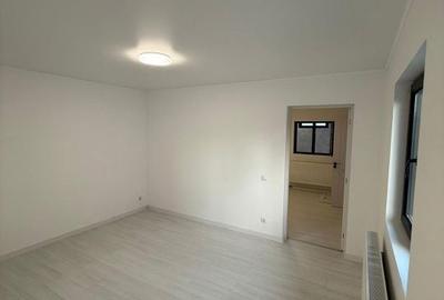 Casă cu 5 camere cu Teren 200 Mp în Pictor Rosenthal - 1