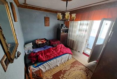 Apartament-4-camere-DECOMANDAT-PIATA-RESITA-MOLDOVENI - 3