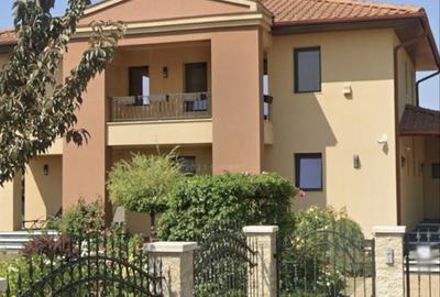 Casă cu 4 camere în Central - 2