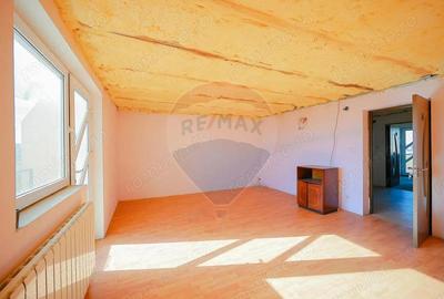 Duplex cu 5 camere ?i 506 mp teren de vanzare, str. Nufarului - 5