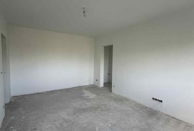 Apartament cu 4 camere semidecomandat în Micro 16 - 19