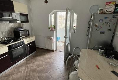 Apartament cu 3 camere decomandat în Ghencea