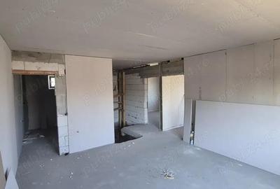 Casa cu teren 240 mp ?i trei camere dec. - 2