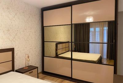 Apartament cu 3 camere semidecomandat, mobilat în 9 Mai - 11