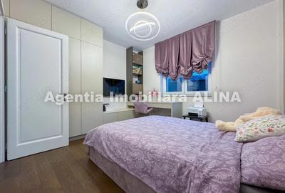 Apartament cu 3 camere semidecomandat în 22 Decembrie - 2