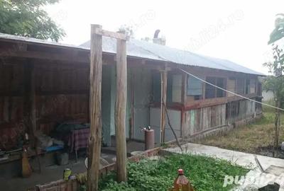 Casă cu 4 camere cu Teren 6200 Mp în Central - 6