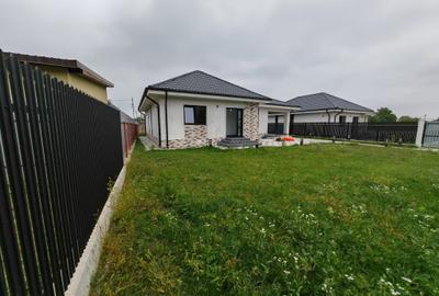 Casă cu 3 camere cu Canalizare în Exterior Nord - 2