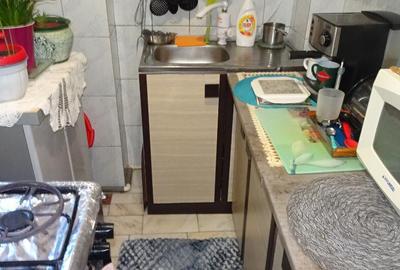 Vand apartament 2 camere decomandat in Deva, zona Micro 15, etaj 6, - 2