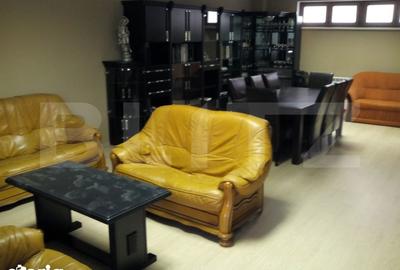 Casă cu 10 camere cu Teren 440 Mp în Central - 2