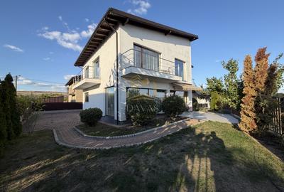 Casă individuală cu 5 camere cu Garaj în Someșeni