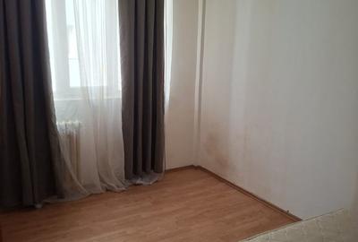 Apartament cu 3 camere semidecomandat în Lujerului