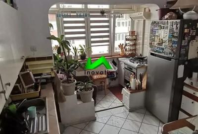 Apartament cu 3 camere decomandat, mobilat în Vasile Aaron - 2