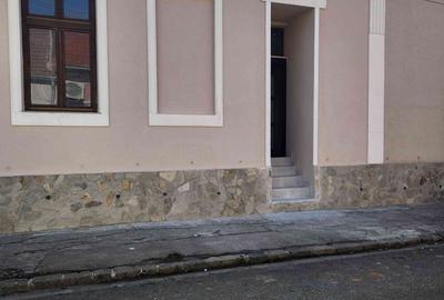 Casă cu 4 camere cu Teren 90 Mp în Central - 5