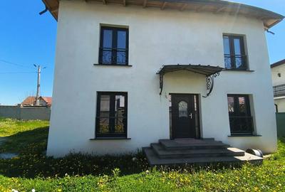 Casă cu 6 camere cu Teren 474 Mp în Șcheia