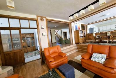 Casă cu 6 camere cu Teren 3150 Mp în Central - 3