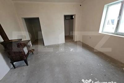 Casă cu 3 camere cu Teren 2050 Mp în Central - 8