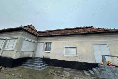Casa ?i teren de vanzare - 1