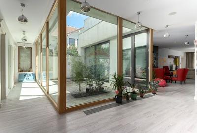 Casă individuală cu 9 camere în Exterior Est