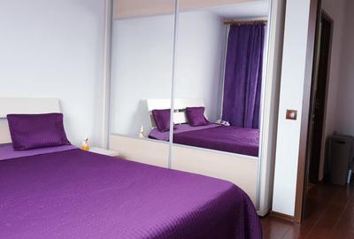 Apartament cu 3 camere decomandat în Exterior Vest