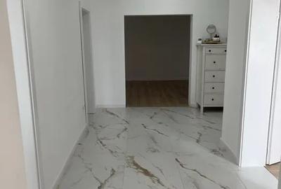 Casă cu 4 camere decomandat cu Canalizare în Central - 2