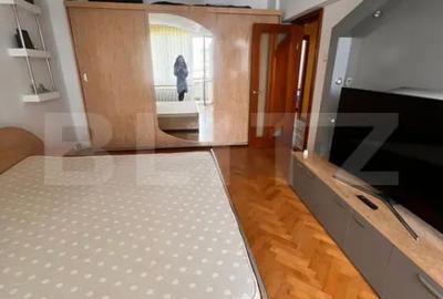 Apartament cu 4 camere decomandat în Central