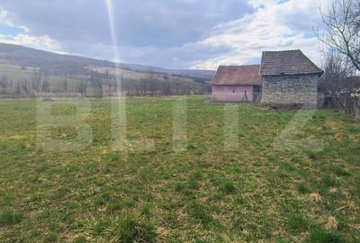 Teren de 5700 mp, în Central