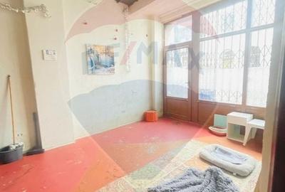 Casă cu 10 camere cu Teren 93 Mp în P-ța Unirii - 4