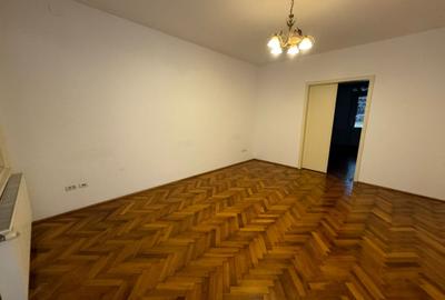 Casă cu 14 camere cu Garaj în Central - 12