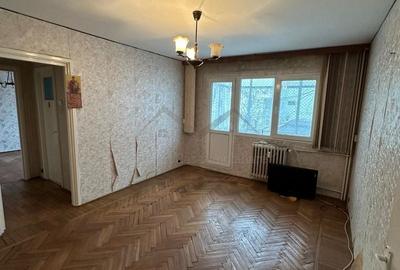 Apartament cu 3 camere semidecomandat în Podu Roș - 2