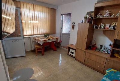 Apartament 2 camere, etaj 4/4, zona Școala 8 Constanța - 10