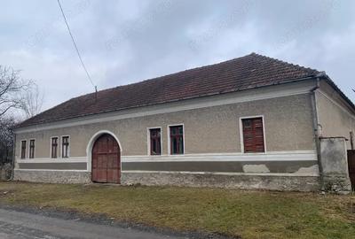 Casa mare la ?ara cu teren generos in zona superba Casa mare la ?ara cu teren generos in zona superba - 1