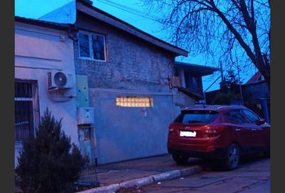 Casă cu 3 camere cu Canalizare în Central - 8