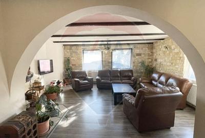 Casă individuală cu 7 camere cu Teren 167 Mp în Sibiel - 2