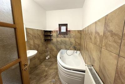 Casă / Vilă cu 5 camere de închiriat în zona Palazu Mare - 16