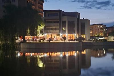 Spațiu comercial, de 110 mp, în Central - 4