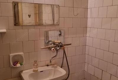 Garsonieră decomandată în Girocului