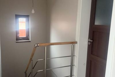 Casă cu 5 camere cu Teren 2000 Mp în Podari - 16