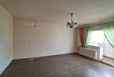 Garsonieră decomandată în Sud