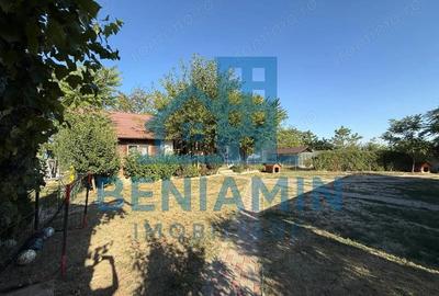 Casa-Malu Mare-940mp teren-Centrala gaz-Garaj-Piscina-Zona Linistita - 1