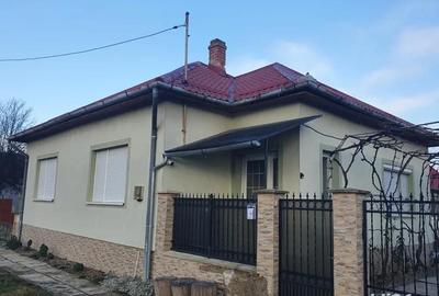 Casă cu Teren 1439 Mp în Central - 2