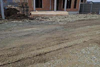 Casă cu 3 camere cu Teren 500 Mp în Central - 2