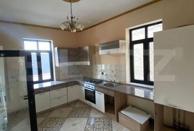 Casă cu 10 camere cu Teren 414 Mp în Cetate - 12