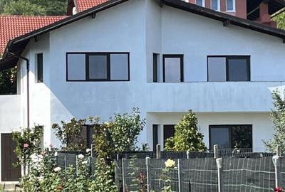 Casă cu 7 camere cu Teren 505 Mp în Cartierul Nord