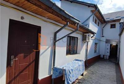 Casă individuală cu 7 camere cu Canalizare în 1 Decembrie - 19