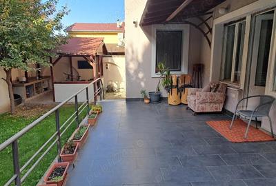 Apartament in casa situata ultracentral cu curte aferenta - 2